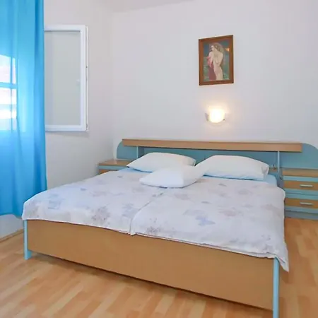 1 Bedroom Awesome In Gradac (Split-Dalmatia)