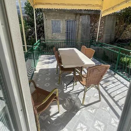 1 Bedroom Awesome In Apartamento *