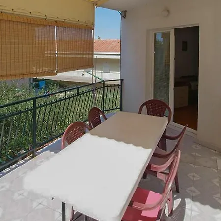 1 Bedroom Awesome In * Gradac (Split-Dalmatia)