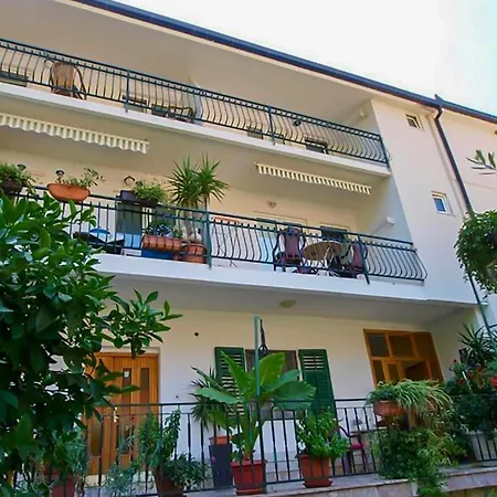 1 Bedroom Awesome In Lejlighed Gradac (Split-Dalmatia)