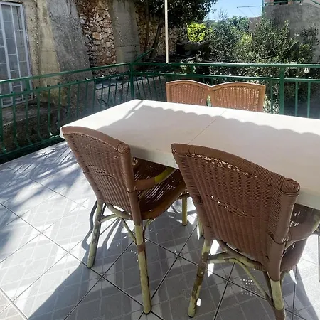 1 Bedroom Awesome In Gradac (Split-Dalmatia)