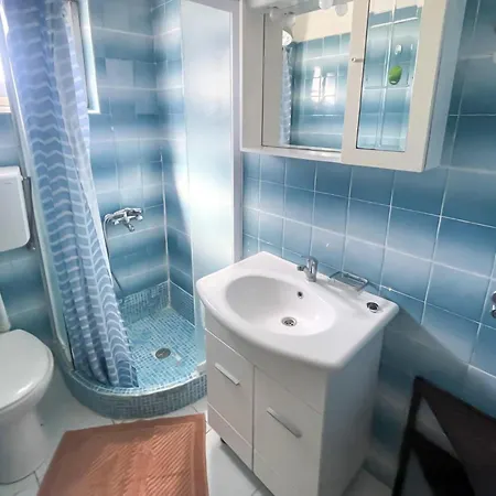 Апартаменти 1 Bedroom Awesome In Градац