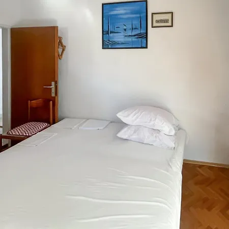1 Bedroom Awesome In Апартаменти *